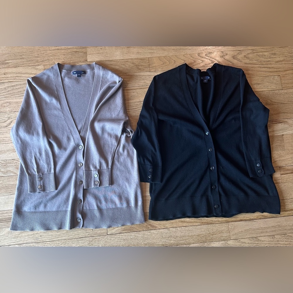 GAP BUNDLE OF 2 Cotton V-Neck Button Front Cardigans in Taupe & Black(S)